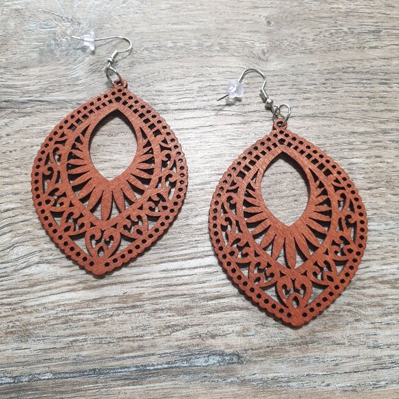 Women Wooden Teardrop Earrings Intricate Laser Cut African Inspired Boho Gift - Picture 1 of 4